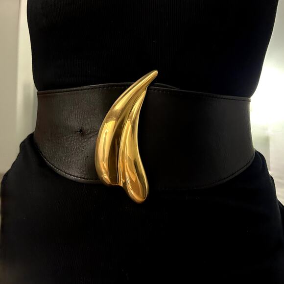 Vintage Donna Karan New York Black Leather Waist Belt Med Gold Sculptural Buckle - Picture 1 of 15